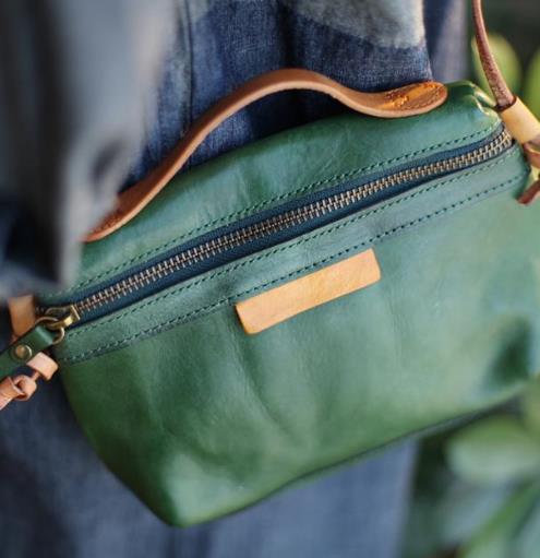 凸显造型利器小圆筒女包：复古时尚小圆筒包搭配