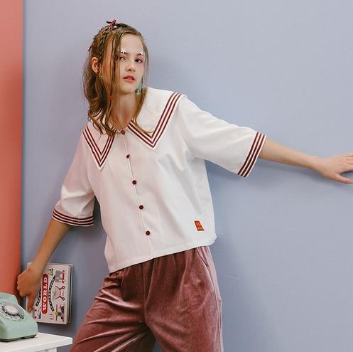 卡通刺绣七分袖衬衫搭配牛仔裤:满屏都是美少女 卡通刺绣七分袖衬衫搭配牛仔裤:满屏都是美少女