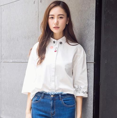 卡通刺绣七分袖衬衫搭配牛仔裤:满屏都是美少女 卡通刺绣七分袖衬衫搭配牛仔裤:满屏都是美少女