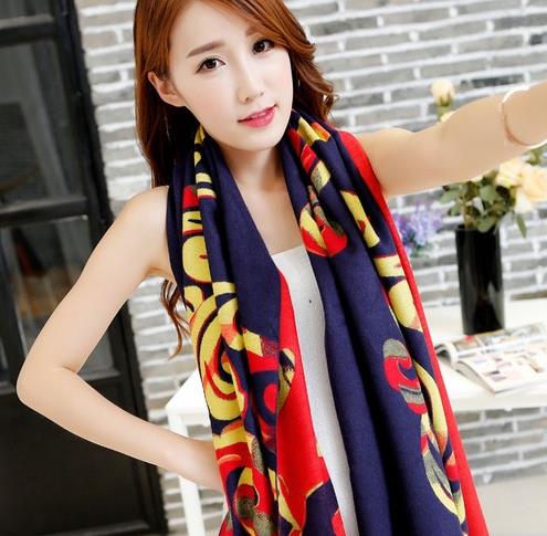 围巾多种围法：时尚百搭长方形流苏围巾搭配（图）