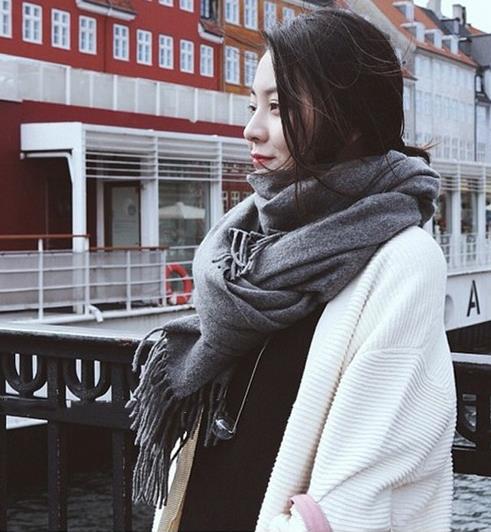 围巾多种围法：时尚百搭长方形流苏围巾搭配（图）