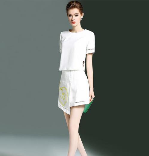 遮住小肚腩显优雅气质的新款OL三件套推荐(图) 遮住小肚腩显优雅气质的新款OL三件套推荐(图)