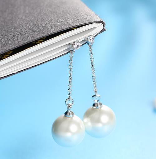 今年最流行的圈圈水晶珍珠耳钉:百搭简约又优雅 今年最流行的圈圈水晶珍珠耳钉:百搭简约又优雅