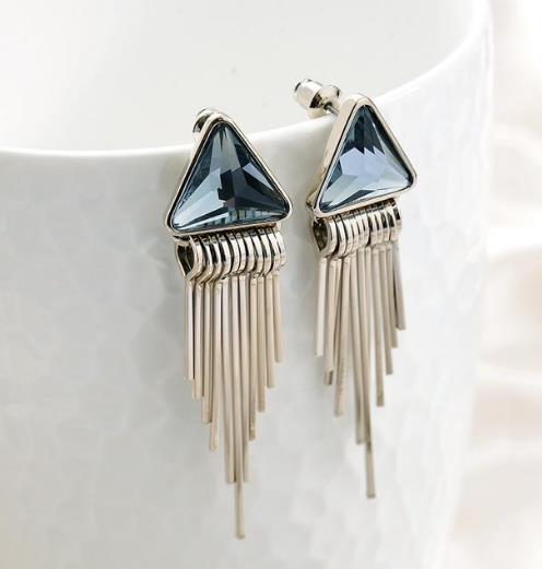 今年最流行的圈圈水晶珍珠耳钉:百搭简约又优雅 今年最流行的圈圈水晶珍珠耳钉:百搭简约又优雅