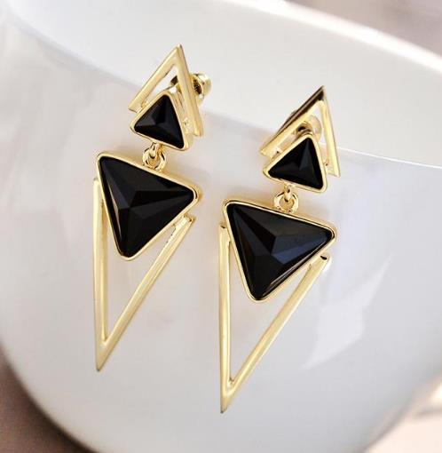 今年最流行的圈圈水晶珍珠耳钉：百搭简约又优雅