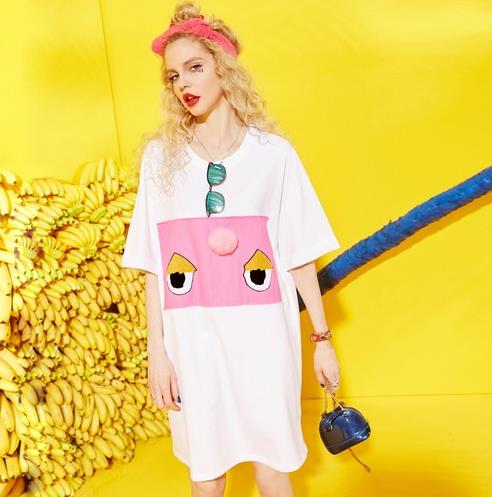 卡通刺绣七分袖衬衫搭配牛仔裤：满屏都是美少女