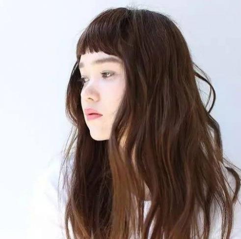 今年冬季最流行的长卷发 ：5款长卷发打造时尚潮流