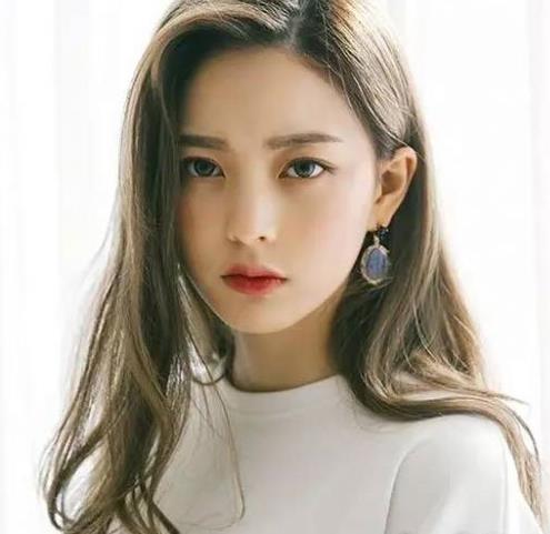 今年冬季最流行的长卷发 ：5款长卷发打造时尚潮流