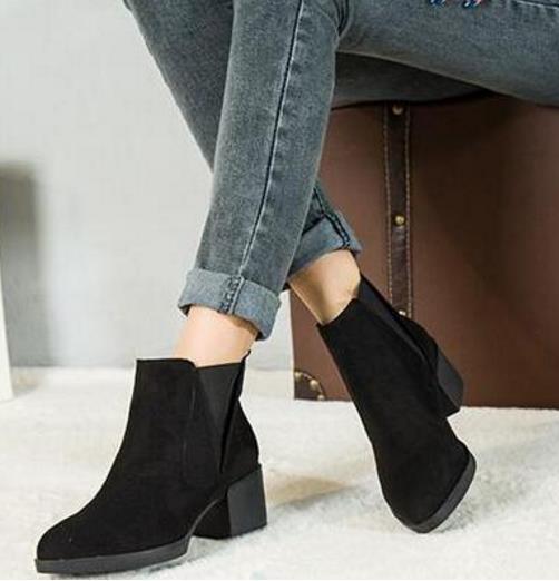 磨砂拉链粗跟马丁靴怎么搭配才能轻松打造大长腿