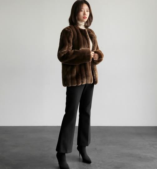 今年最流行直筒裤：时尚达人都穿个性显瘦直筒裤