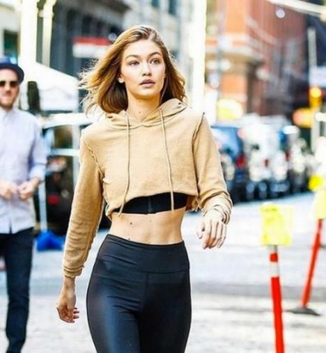 潮人必备时尚卫衣:5款个性减龄连帽卫衣搭配(图) 潮人必备时尚卫衣:5款个性减龄连帽卫衣搭配(图)