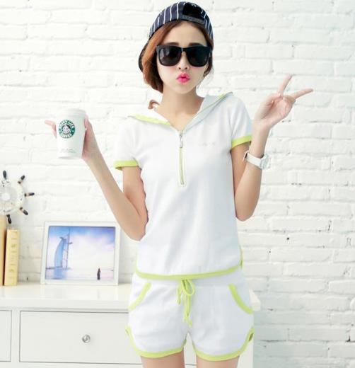 适合小个子的运动时尚休闲套装:显高显瘦显气质 适合小个子的运动时尚休闲套装:显高显瘦显气质