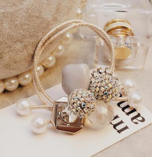 清新气质的5款小饰品:韩国水钻兔耳朵头绳(图) 清新气质的5款小饰品:韩国水钻兔耳朵头绳(图)