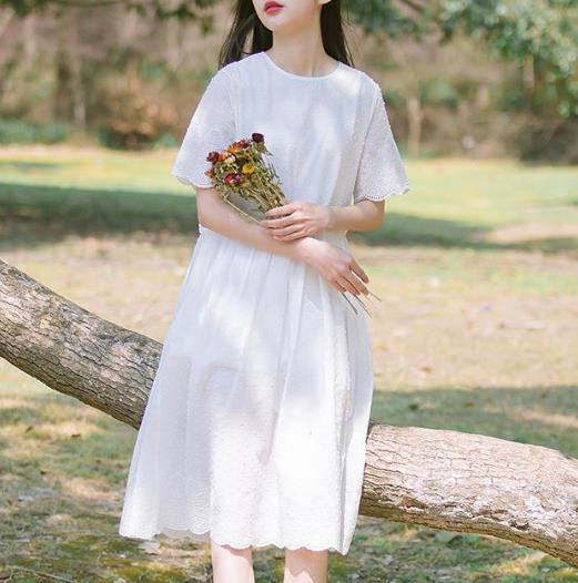 简单的棉麻连衣裙，优雅端庄又时髦（图）