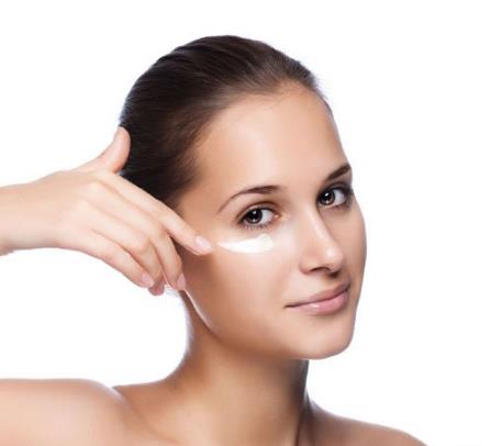 眼睛浮肿怎么办：教你几招 迅速和“熊猫眼”Say拜拜