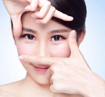 眼睛浮肿怎么办：教你几招 迅速和“熊猫眼”Say拜拜