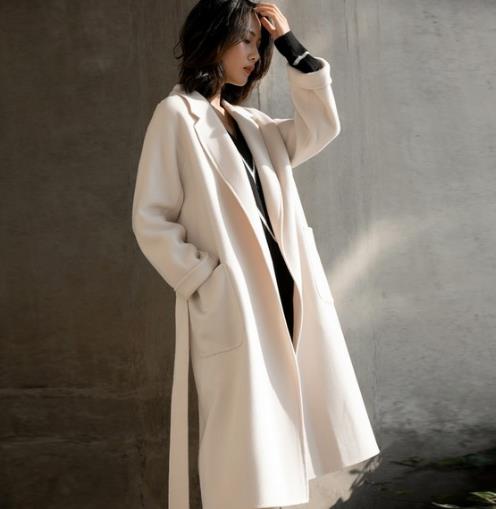开叉宽松毛呢外套搭配：时尚简约毛呢外套分享（图）
