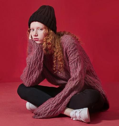 开叉宽松毛呢外套搭配：时尚简约毛呢外套分享（图）