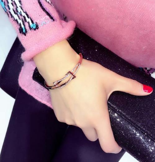 金银手镯早就过时了：现在流行清新简约手链（图）