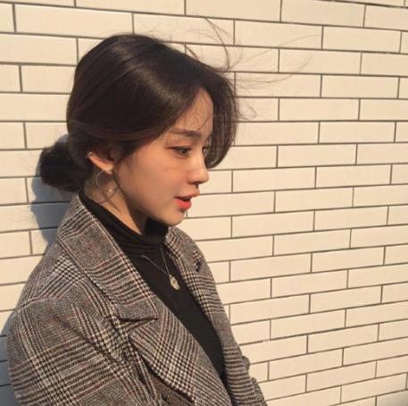 女生冬天留什么发型好看又百搭：优雅轻熟范（图）