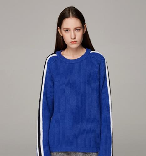 秋冬必备针织衫：时髦百搭针织衫的多种搭配（图）