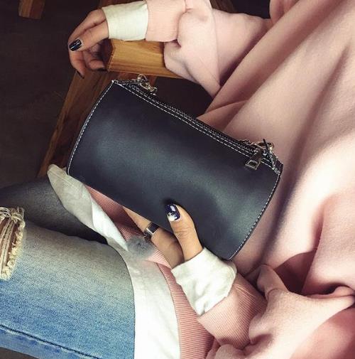 怎样才能让你的气场大增:时尚圆筒小斜挎包(图) 怎样才能让你的气场大增:时尚圆筒小斜挎包(图)