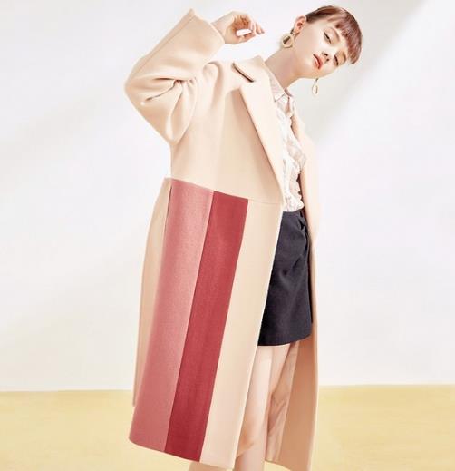 翻领毛呢大衣怎么搭配才能减龄又不失优雅（图）