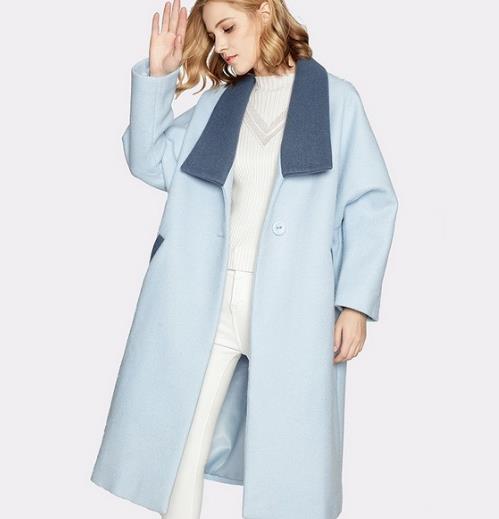 冬天是翻领撞色廓形大衣的季节:简约大方显气质 冬天是翻领撞色廓形大衣的季节:简约大方显气质