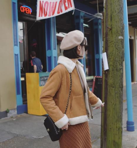 矮个女生冬季显高穿搭示范（图）