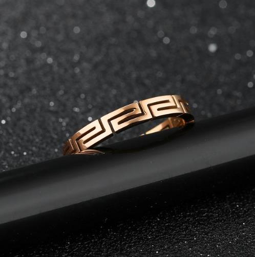 时尚气质玫瑰金戒指如何搭配才能大气减龄（图）