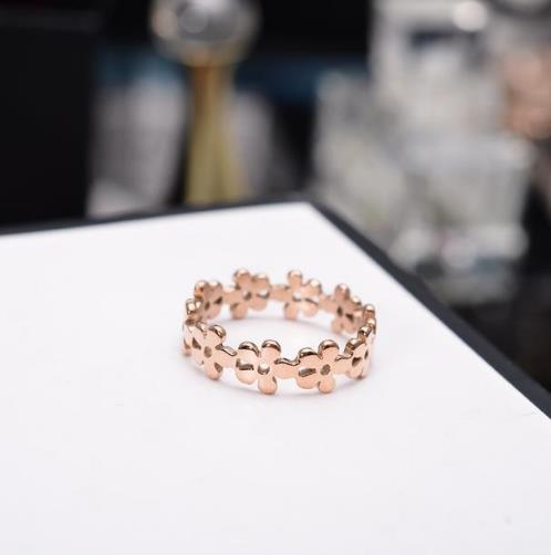 时尚气质玫瑰金戒指如何搭配才能大气减龄（图）