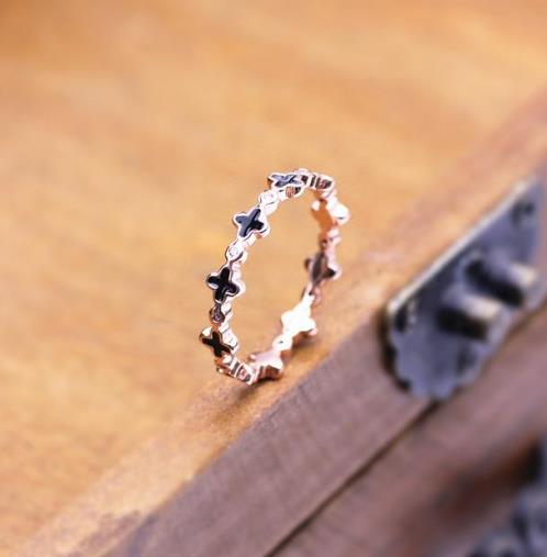 时尚气质玫瑰金戒指如何搭配才能大气减龄（图）