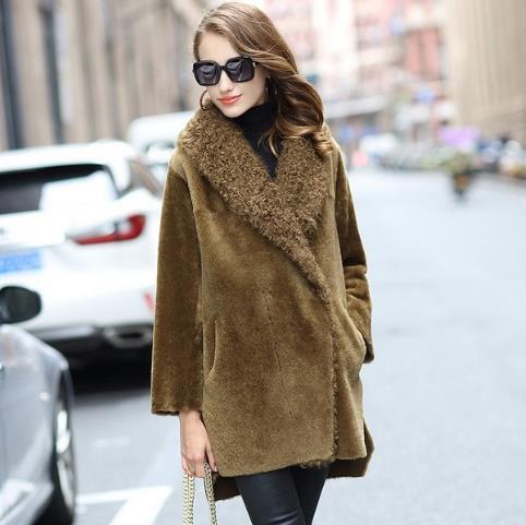 冬季最流行高贵典雅的皮毛一体格子外套搭配（图）