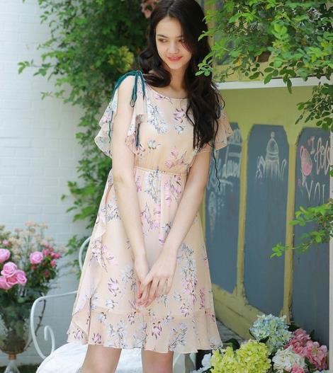 连衣裙的多种搭配:时尚性感连衣裙推荐(图) 连衣裙的多种搭配:时尚性感连衣裙推荐(图)