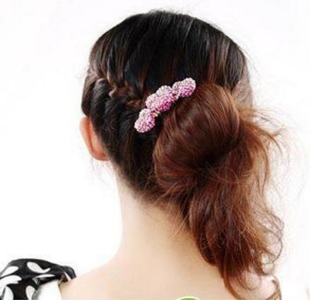 打造时尚优雅的辫子花苞头的多种扎法步骤（图）