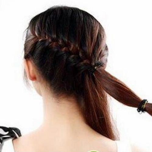 打造时尚优雅的辫子花苞头的多种扎法步骤（图）