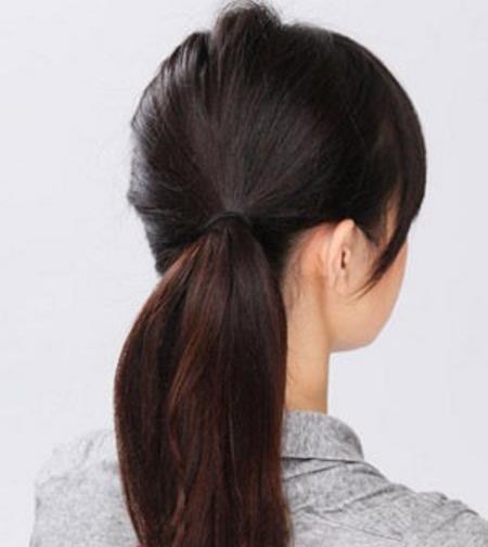 休闲甜美风的心机马尾辫的扎法(图) 休闲甜美风的心机马尾辫的扎法(图)