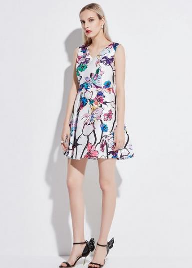 连衣裙的多种搭配:时尚性感连衣裙推荐(图) 连衣裙的多种搭配:时尚性感连衣裙推荐(图)