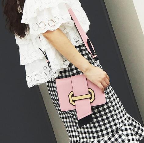 5款经典菱格链条小包搭配流露出高贵气质(图) 5款经典菱格链条小包搭配流露出高贵气质(图)
