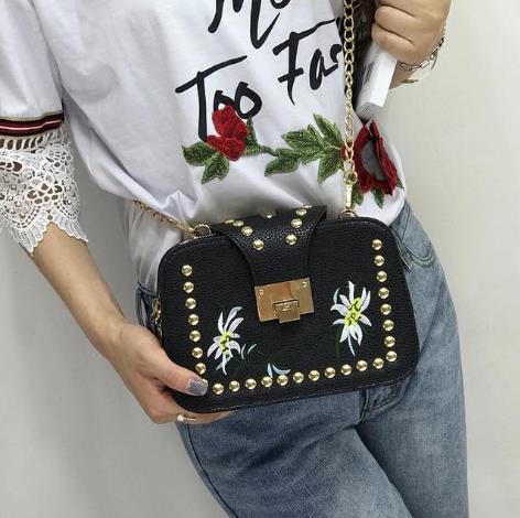 5款经典菱格链条小包搭配流露出高贵气质(图) 5款经典菱格链条小包搭配流露出高贵气质(图)