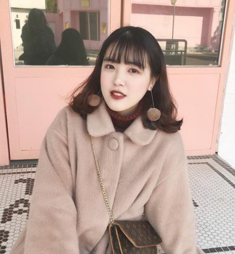 时尚毛呢大衣怎么搭配：穿出你的青春年华（图）