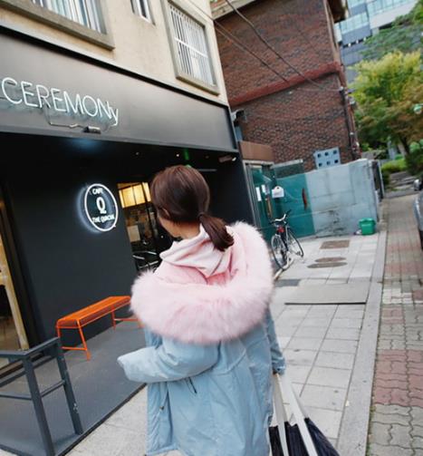 冷空气降温天有秘密武器：超大毛领时尚搭配（图）