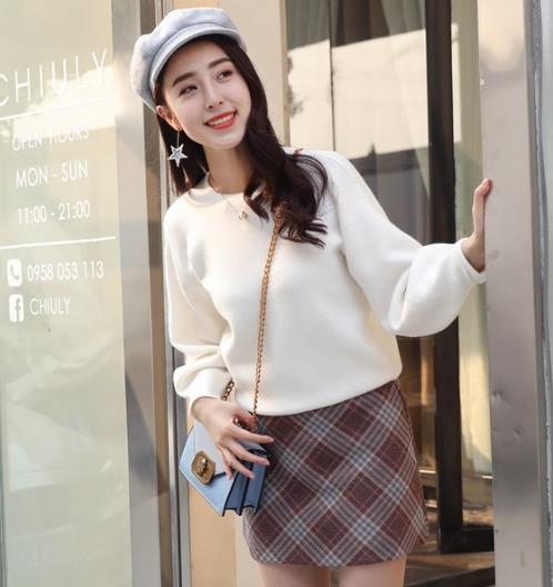 半高领纯色针织衫的多种搭配:简约时尚又显瘦 半高领纯色针织衫的多种搭配:简约时尚又显瘦