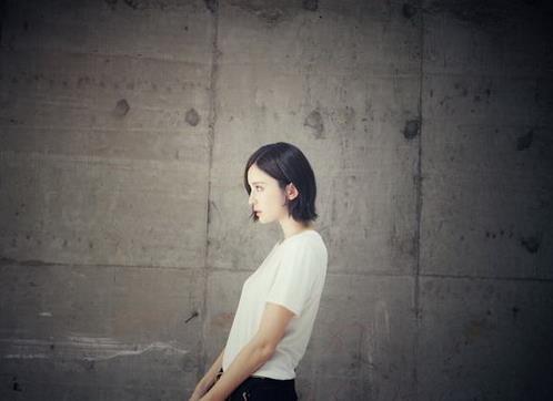 娜扎气质短发美图一波：清爽短发文艺范十足（图）