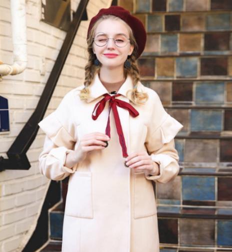 冬季日常时尚穿搭：荷叶边毛衣保暖又时髦（图）