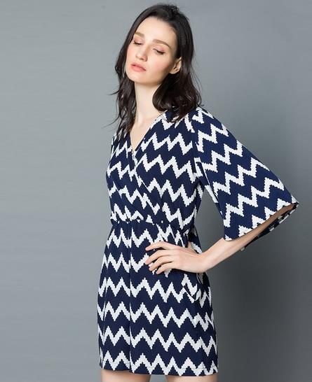 印花喇叭袖雪纺连体裤推荐：彰显甜美复古风（图）