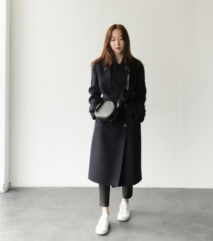 腰粗女生冬季怎么穿最显瘦:时尚搭配示范(图) 腰粗女生冬季怎么穿最显瘦:时尚搭配示范(图)