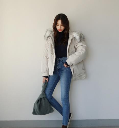 短款羽绒服如何搭配更显瘦：2018羽绒服流行趋势