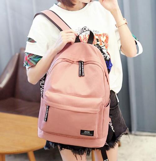 迪丽热巴同款迷你双肩包:简洁大方又百搭(图) 迪丽热巴同款迷你双肩包:简洁大方又百搭(图)