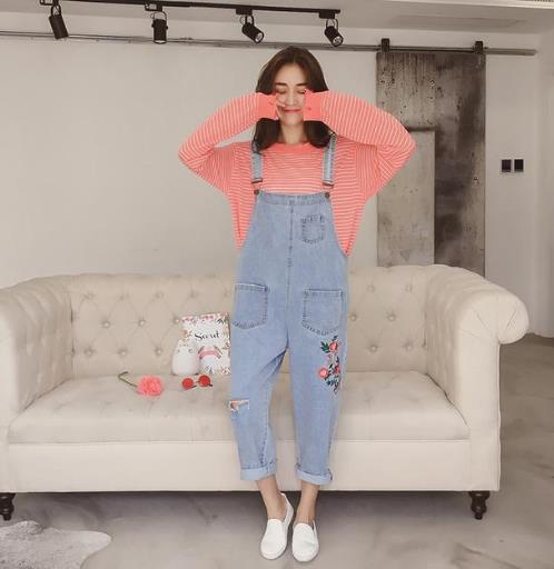 今年流行这样的牛仔裤搭配：超级显高还显瘦（图）